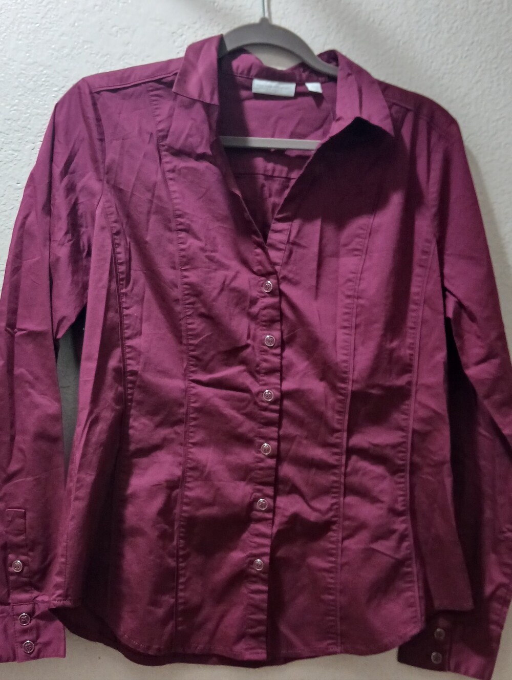 New Womens Long-Sleeve Button Front Shirt - Burgundy